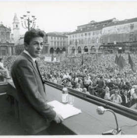 1 Enrico Berlinguer C foto Archivio Fondazione Istituto piemontese Gramsci Piccola