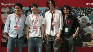 Il regista In-Soo Radstake con i ragazzi del Liceo artistico Arcangeli