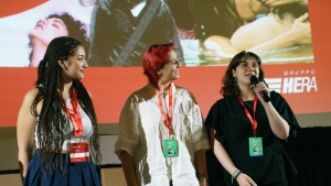 Le ragazze del Liceo Arcangeli con Chiara Boschiero per la proiezione Tell them about us