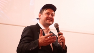 Jan Strejcovský regista di Is It Worth It?!