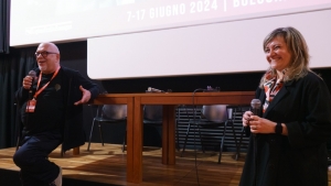 Il Prof. Gino Scatasta introduce Kneecap di Rich Peppiatt